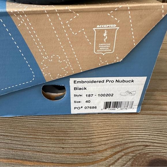 NEW DANSKO EMBROIDERED PRO NUBUCK BLACK CLOGS SHOES LIGHT PURPLE PRINT WORK - Picture 11 of 13